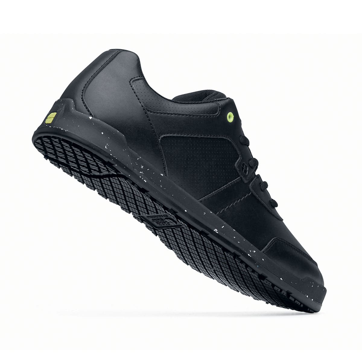 The Freestyle II Eco from Shoes For Crews are slip-resistant, lightweight shoes made from sustainable materials, seen perpendicularly, emphasised on the heel.